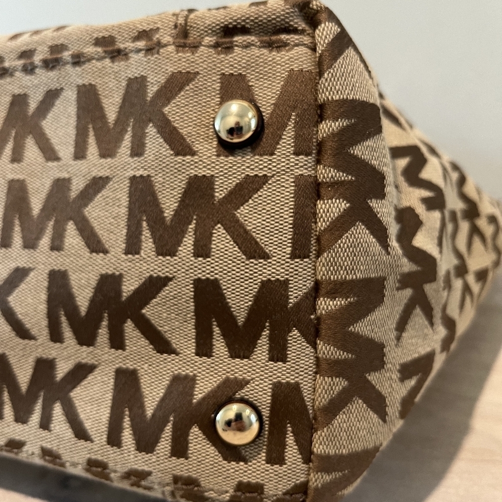 Immaculate, Like New Michael Kors Brown Monogram Canvas & Leather Tote - Picture 14 of 16